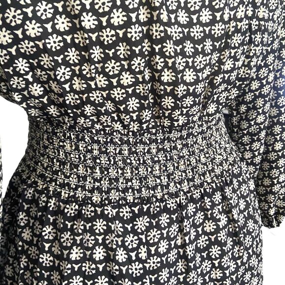 MAX STUDIO Floral Blouse Women's Size M Black & White Long Sleeve Elastic Waist - Picture 4 of 11
